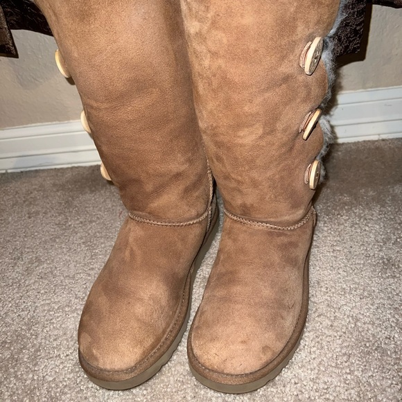UGG Bailey Button Triplet Boot! - Picture 3 of 7